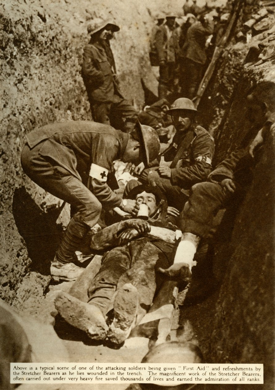 Verwundeter Soldat wird in den Schützengräben behandelt, Schlacht an der Somme, Erster Weltkrieg, 1916, 1935 von Unbekannt