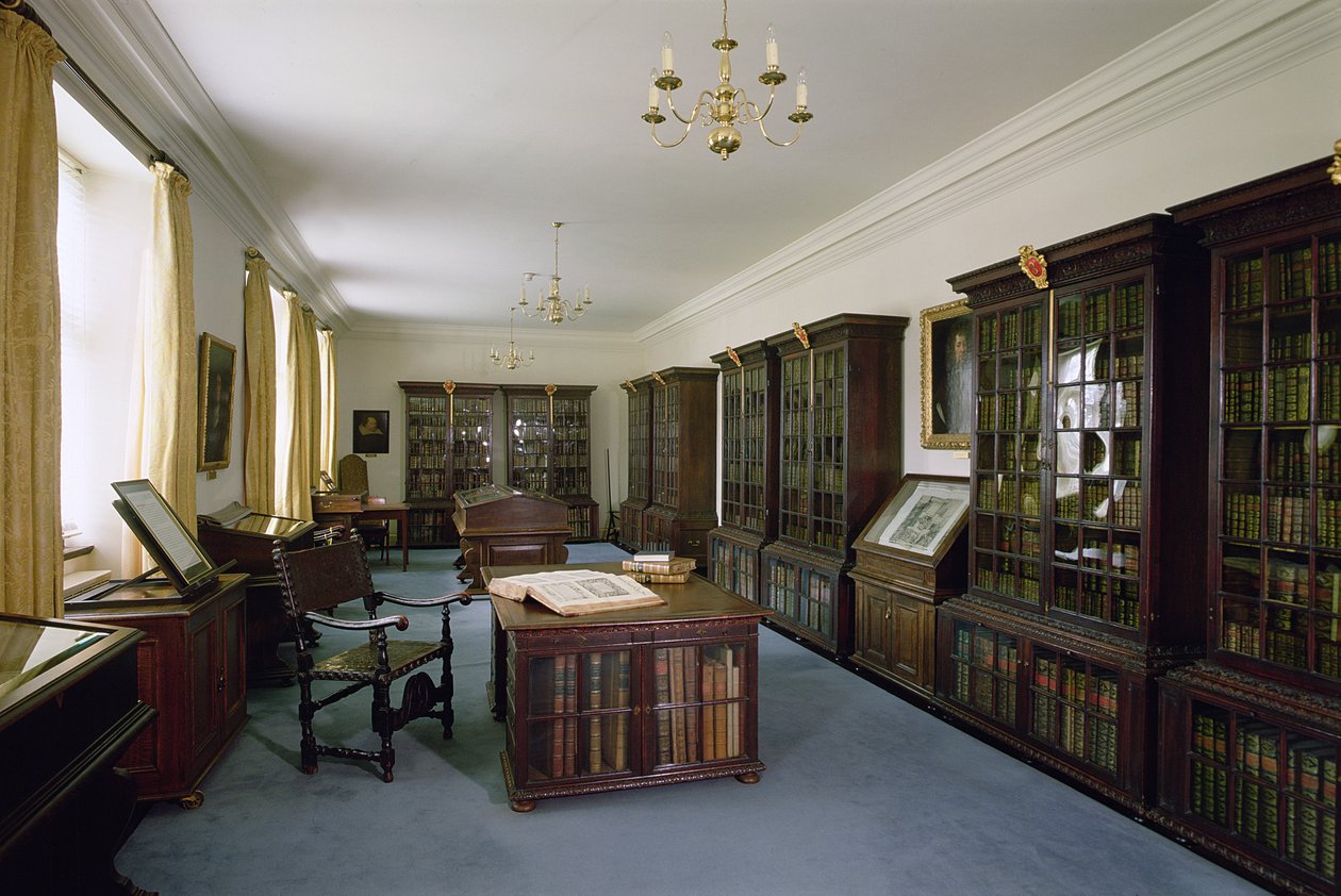 Innenansicht der Pepys Library, Magdalene College, Cambridge von Unbekannt Unbekannt