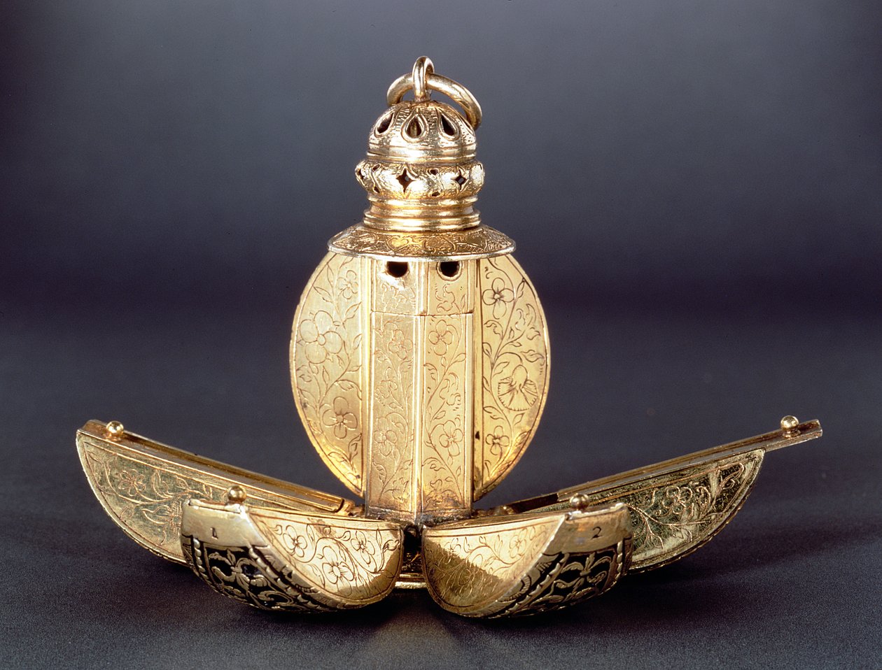 Pomander mit vier offenen Fächern zur Aufbewahrung von Parfums oder anderen aromatischen Substanzen, Silbervergoldet, wahrscheinlich englisch, um 1580 von Unbekannt Unbekannt