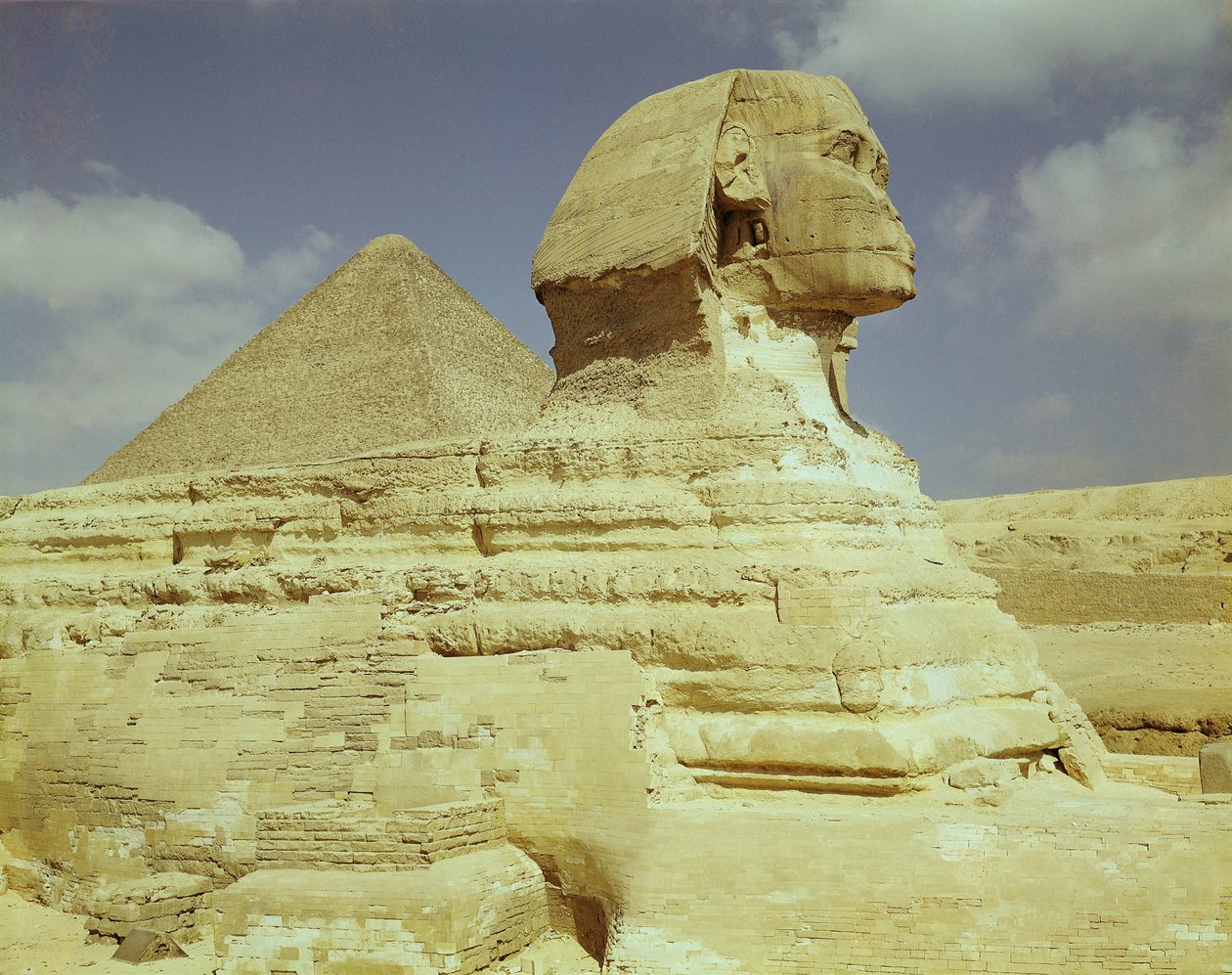 Die Sphinx und die Große Pyramide von Khufu in Gizeh (Altes Reich, ca. 2613-2494 v. Chr.) von Unbekannt Unbekannt