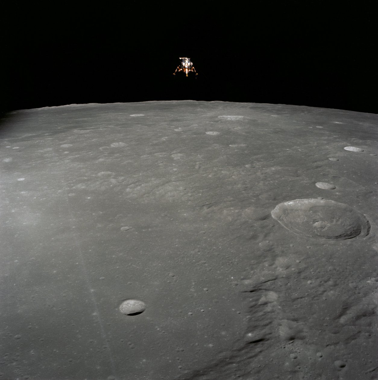 Apollo 12 Mondlandemodul Intrepid landet auf der Mondoberfläche im Ozean der Stürme von Unbekannt