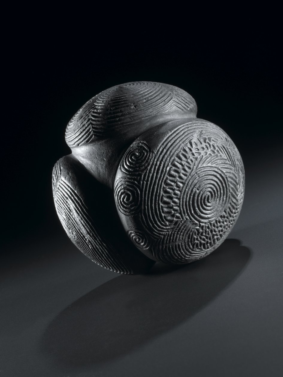 Geschnitzter Ball von Glass Hill, Towie, Aberdeenshire, Neolithikum, ca. 3000 v. Chr. von Unbekannt