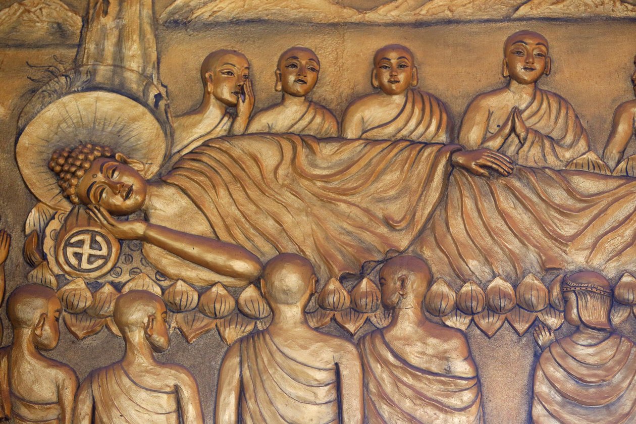 Chua Thiep Long buddhistischer Tempel. Liegender Buddha. Nach 45 Jahren des Lehrens des Dharma ging der Buddha ins Parinirvana ein. Statue. Thay Ninh, Vietnam von Unbekannt