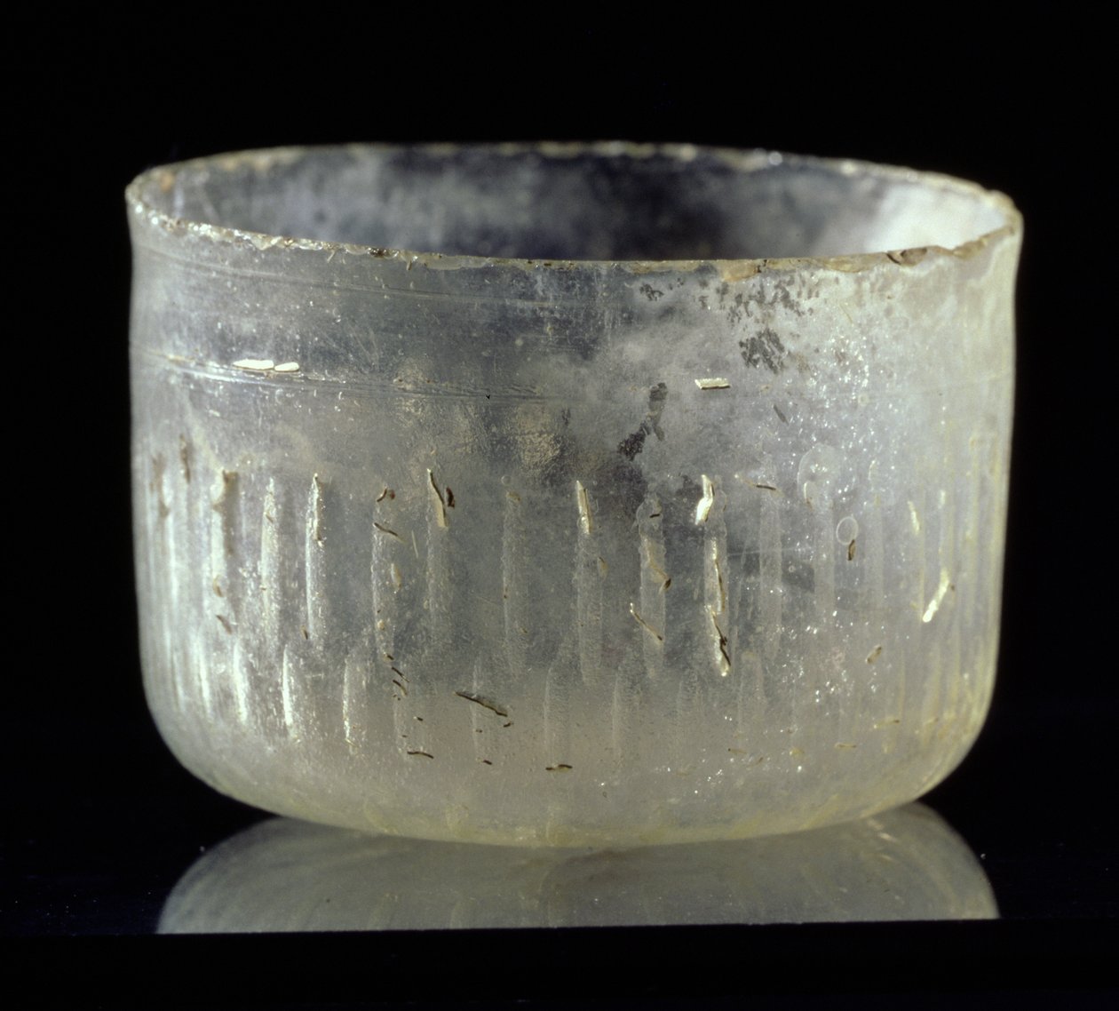 Becher mit Radschliffdekoration, aus Syrien oder Ägypten, islamische Zeit, ca. 900 n. Chr. von Unbekannt