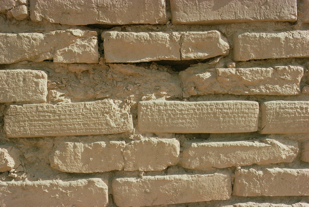 Detail von Ziegeln mit Keilschriftinschriften von der Zikkurat, erbaut vom elamitischen König Untash-Gal (ca. 1265-46 v. Chr.) von Unbekannt