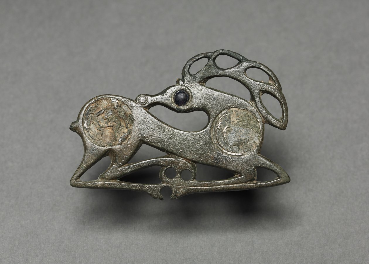 Fibel in Form eines liegenden Hirsches, ca. 400 von Unbekannt