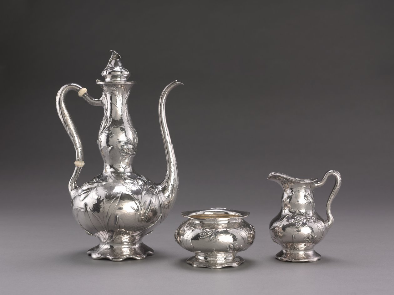 Martelé-Kaffeeservice: Kaffeekanne, ca. 1900-1910 von Unbekannt