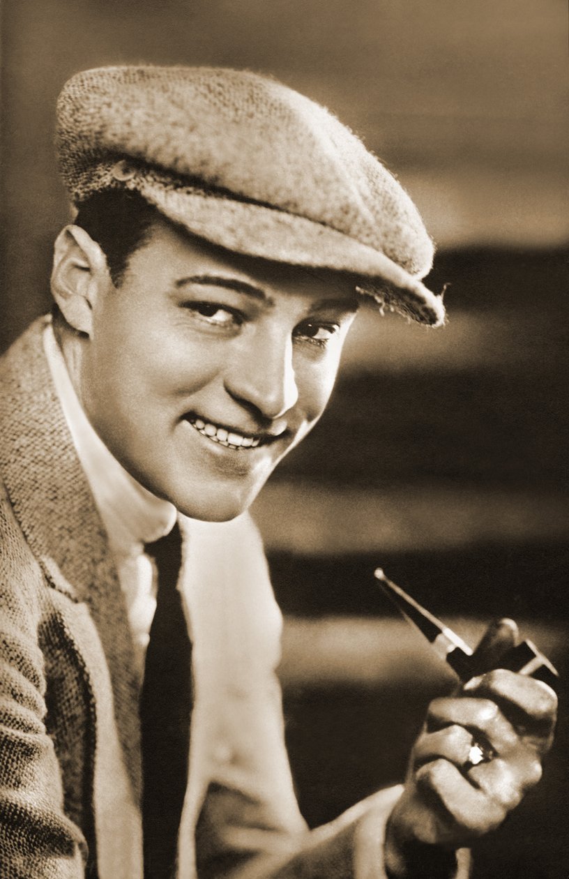 Porträt von Rudolph Valentino (1895 – 1926) (s/w Foto) von Unbekannter Künstler