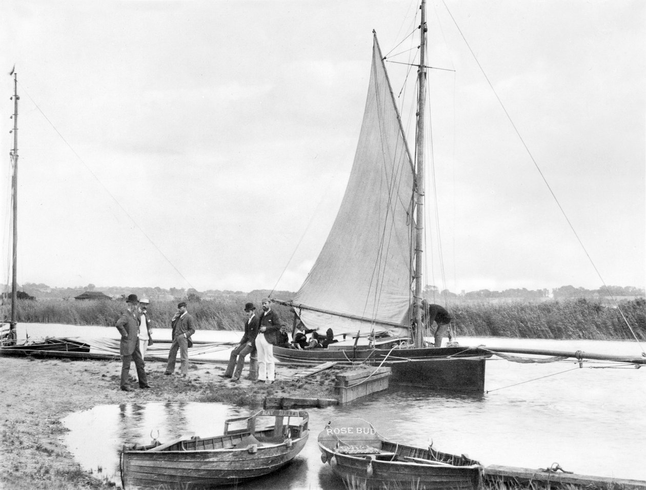 Vereinigtes Königreich: Eine Yacht auf dem Fluss Waveney. Norfolk Broads, von Unbekannt