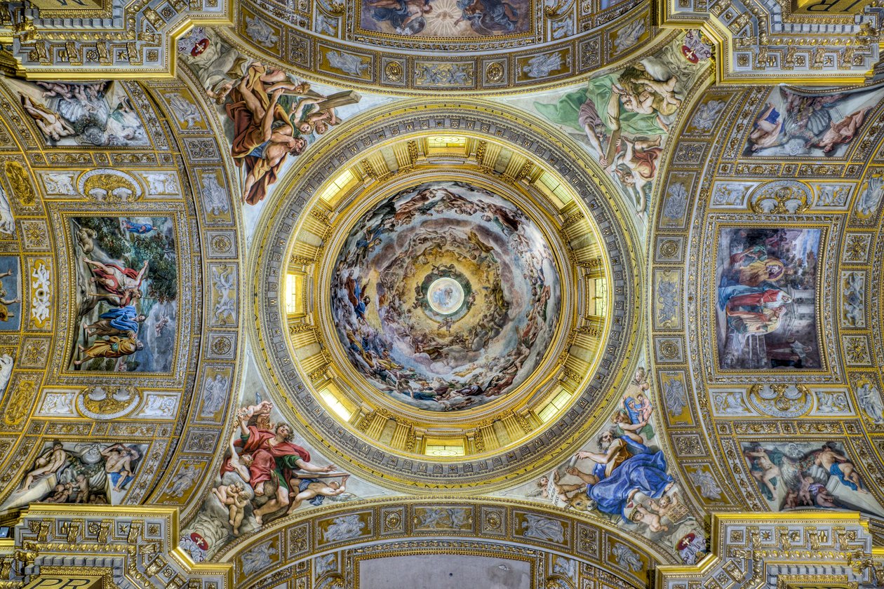 Blick auf die Querhausdecke mit den Pendentifs und der Kuppel, Sant