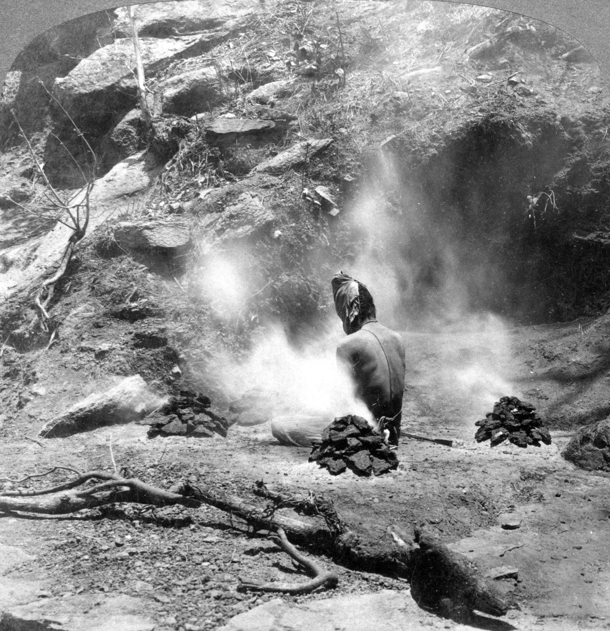 Ein Einsiedler, der Buße tut am Gem Lake, Mount Abu, Indien von Underwood and Underwood