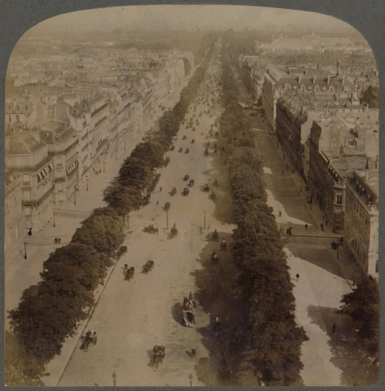 Champs Elysees - vom Triumphbogen bis zum Place de la Concorde - Paris, Frankreich, 1900 von Underwood and Underwood