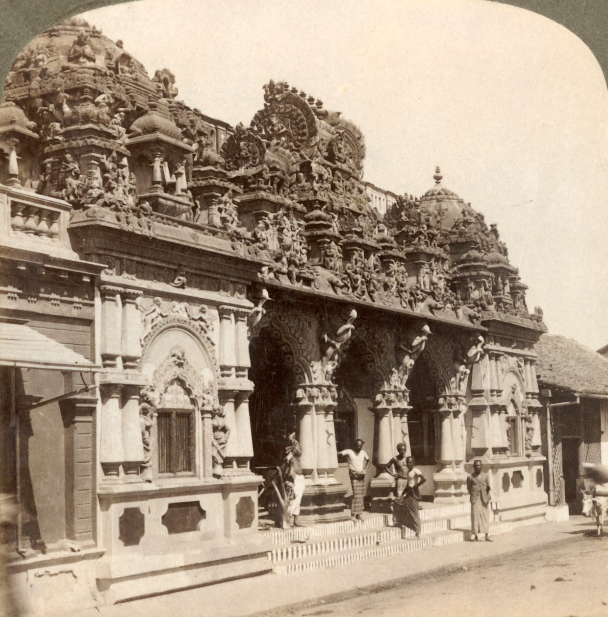 Fein geschnitzte Verzierungen eines Hindu-Buddhistischen Tempels, Colombo, Ceylon, 1902 von Underwood and Underwood