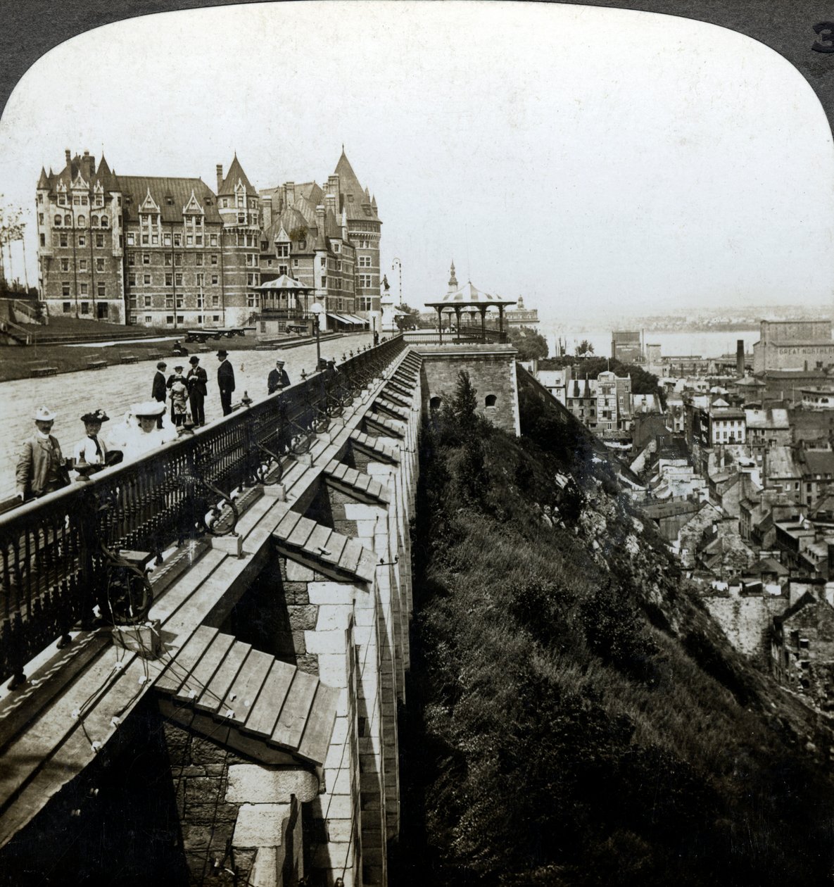 Hotel Chateau Frontenac und Dufferin Terrace, Quebec, Kanada von Underwood and Underwood