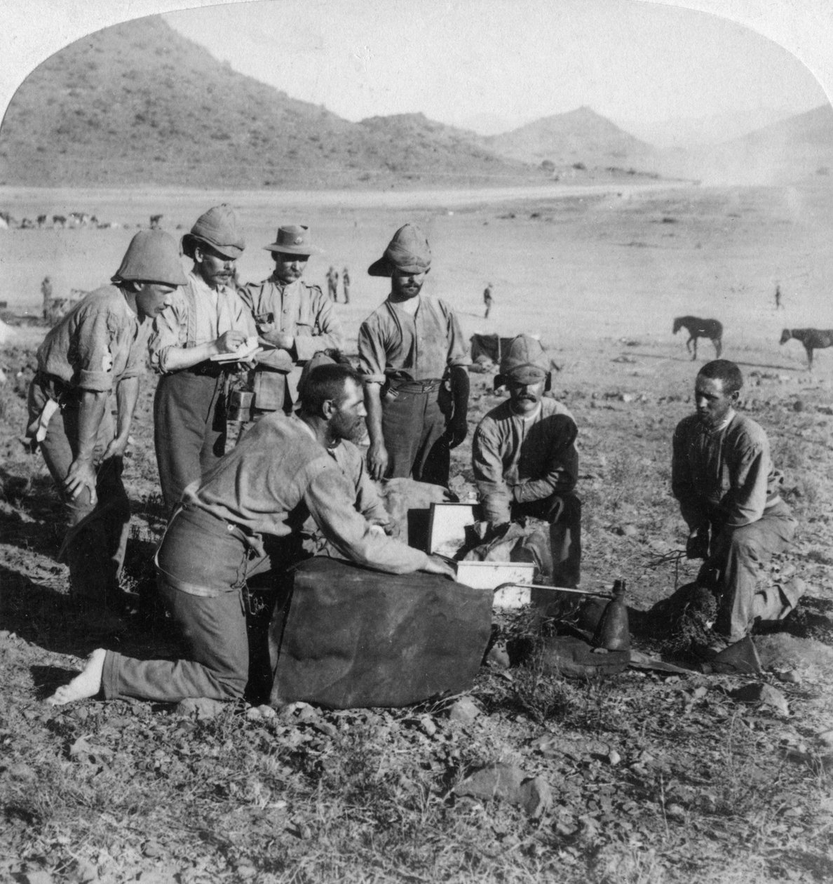 Gasherstellung für einen der Kriegsballons in Slingersfontein, Südafrika, Burenkrieg, 1900 von Underwood and Underwood