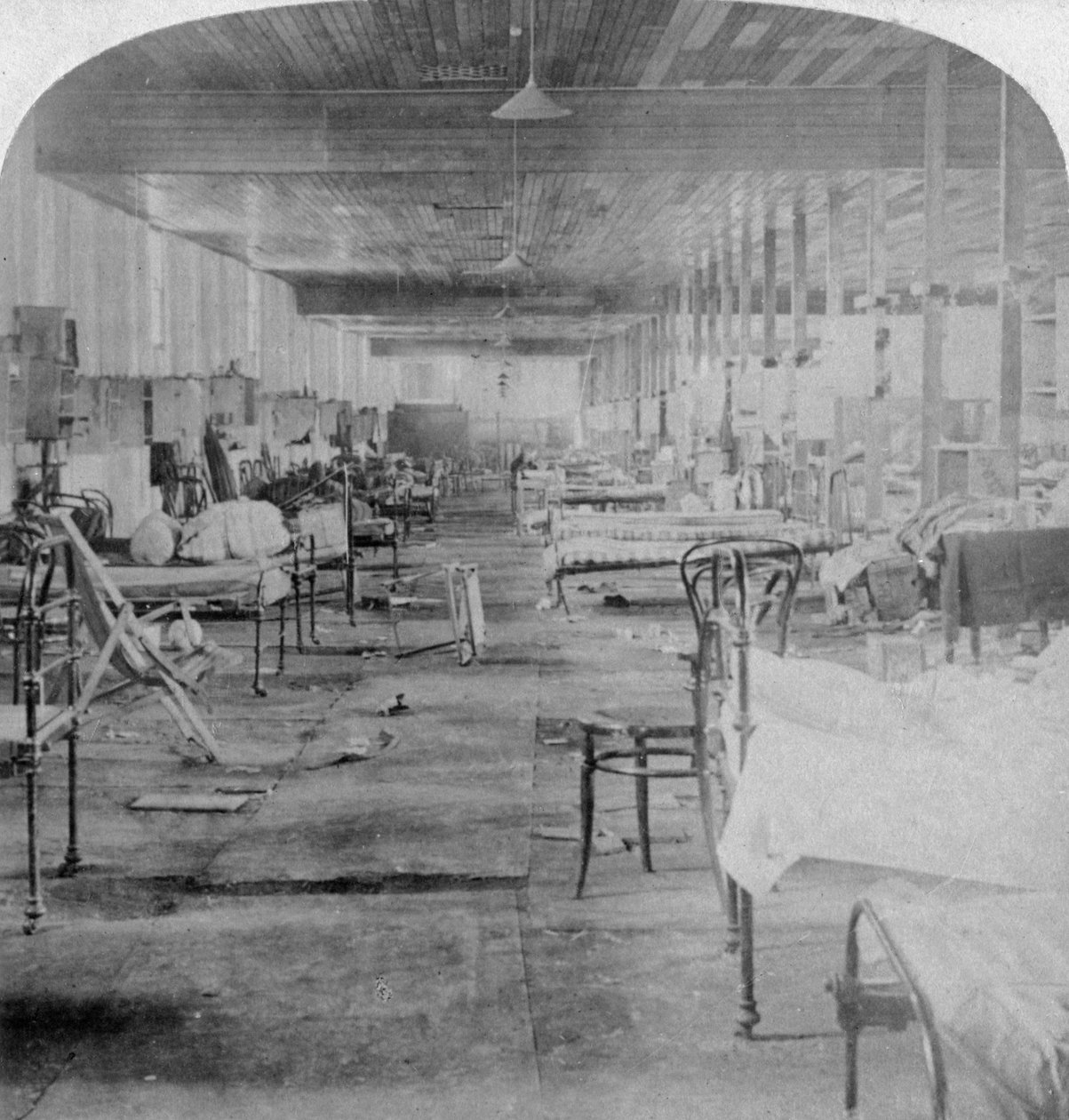 Mud Hall, das letzte von britischen Offizieren besetzte Gefängnis in Pretoria, Südafrika, 1901 von Underwood and Underwood
