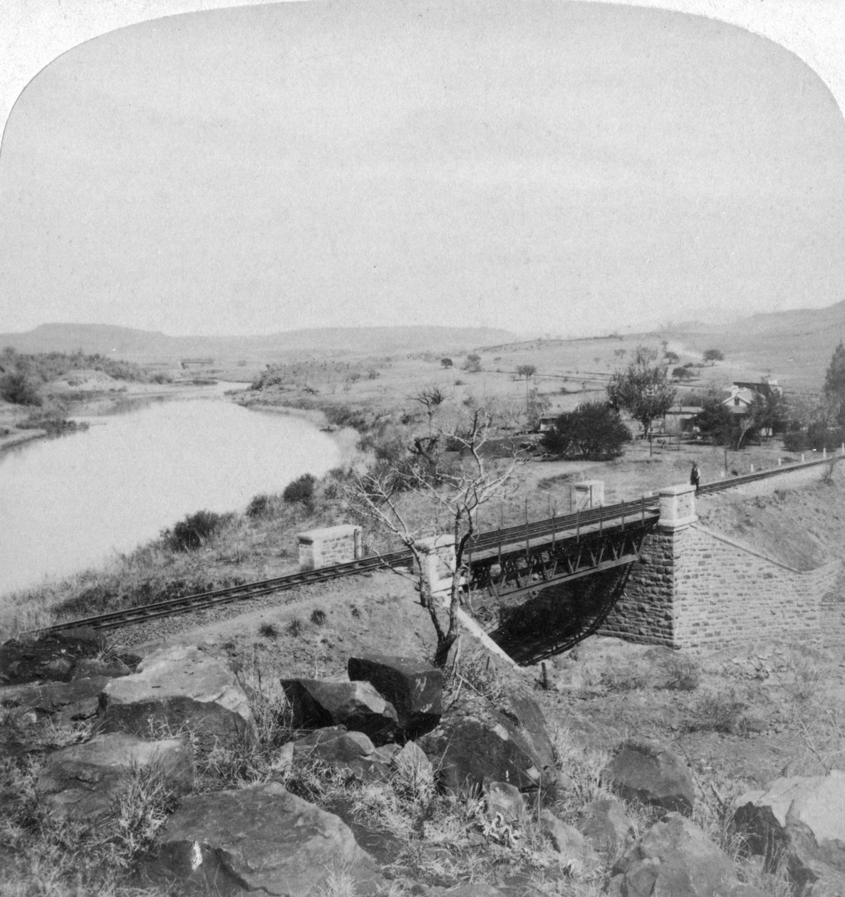 Pom-Pom-Brücke und Hauptquartier-Telegraphenstation der Buren, Tugela-Fluss, Natal, Südafrika, 1901 von Underwood and Underwood