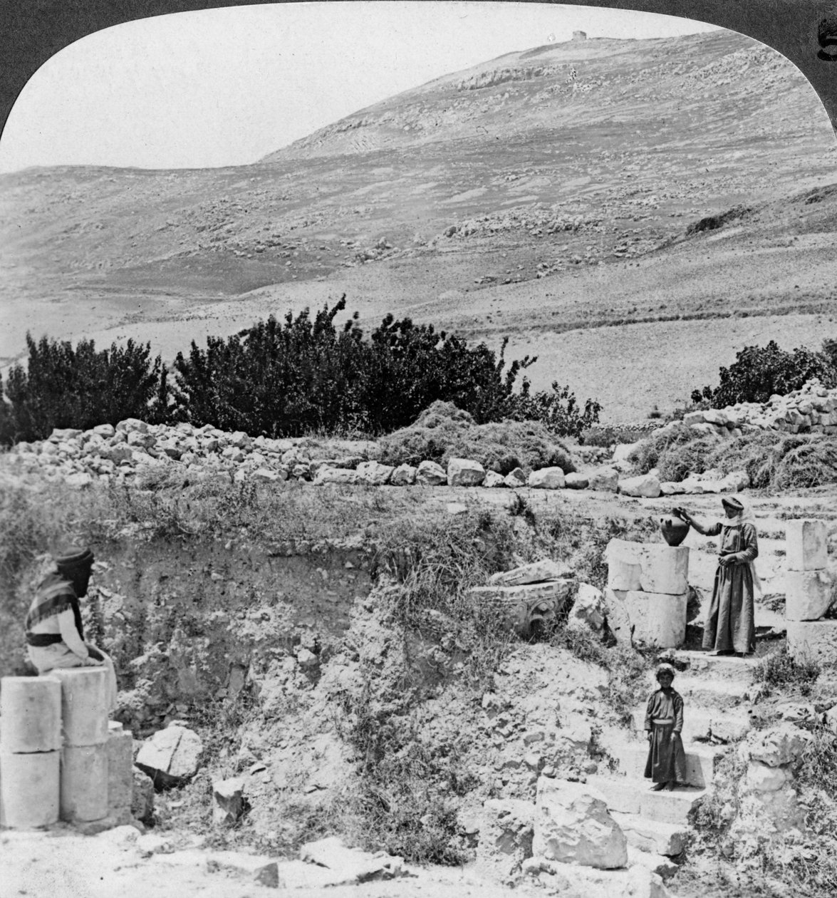 Stufen zum Jakobsbrunnen, Blick nach Nordwesten, Palästina Israel von Underwood and Underwood