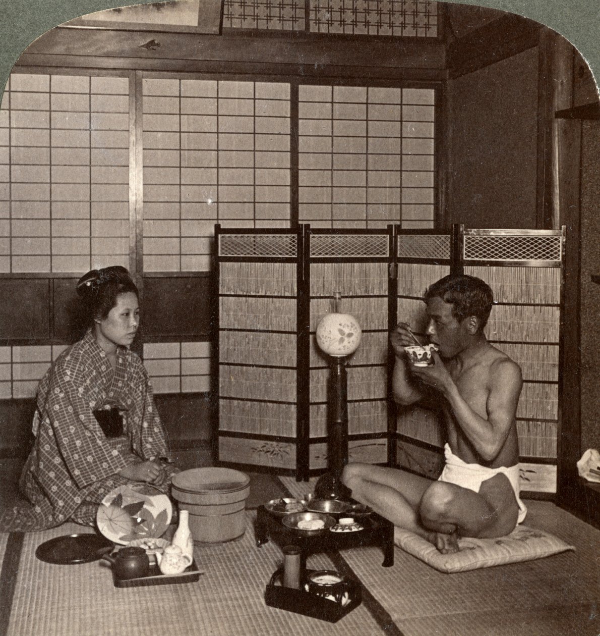 Abendessen in einem Hotel, Hiroshima, Japan, 1904 von Underwood and Underwood