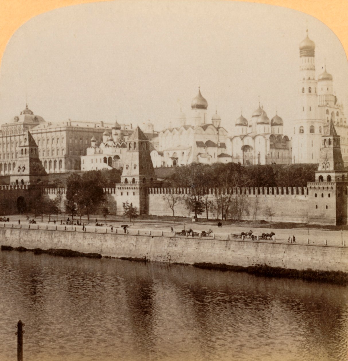 Der Kreml, Moskau, Russland - Dort liegen unsere alten Zaren schlafend, 1898 von Underwood and Underwood