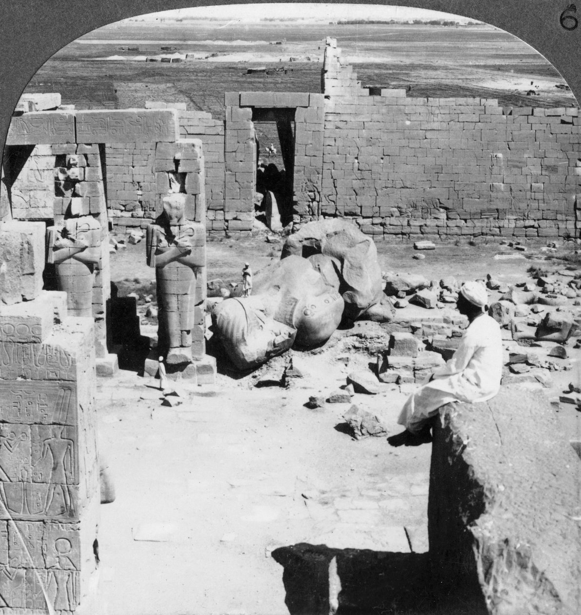 Blick vom Ramesseum südöstlich über die Ebene von Theben, Ägypten, 1905 von Underwood and Underwood