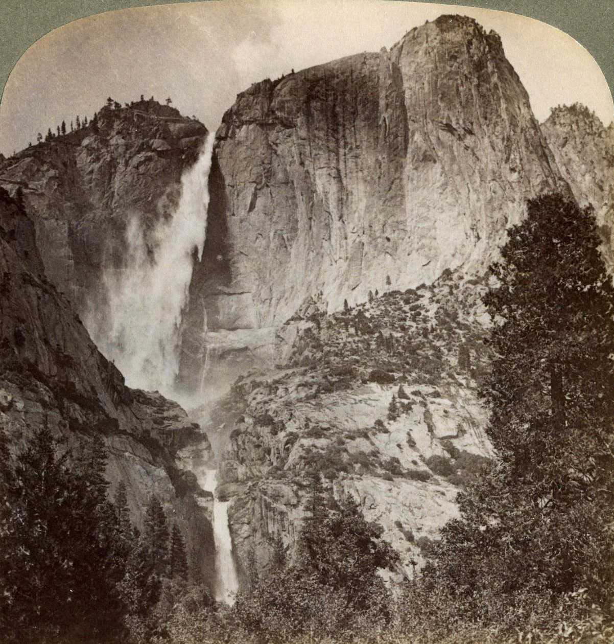 Yosemite Point und windgeblasene Yosemite Falls, Yosemite Valley, Kalifornien, USA, 1902 von Underwood and Underwood