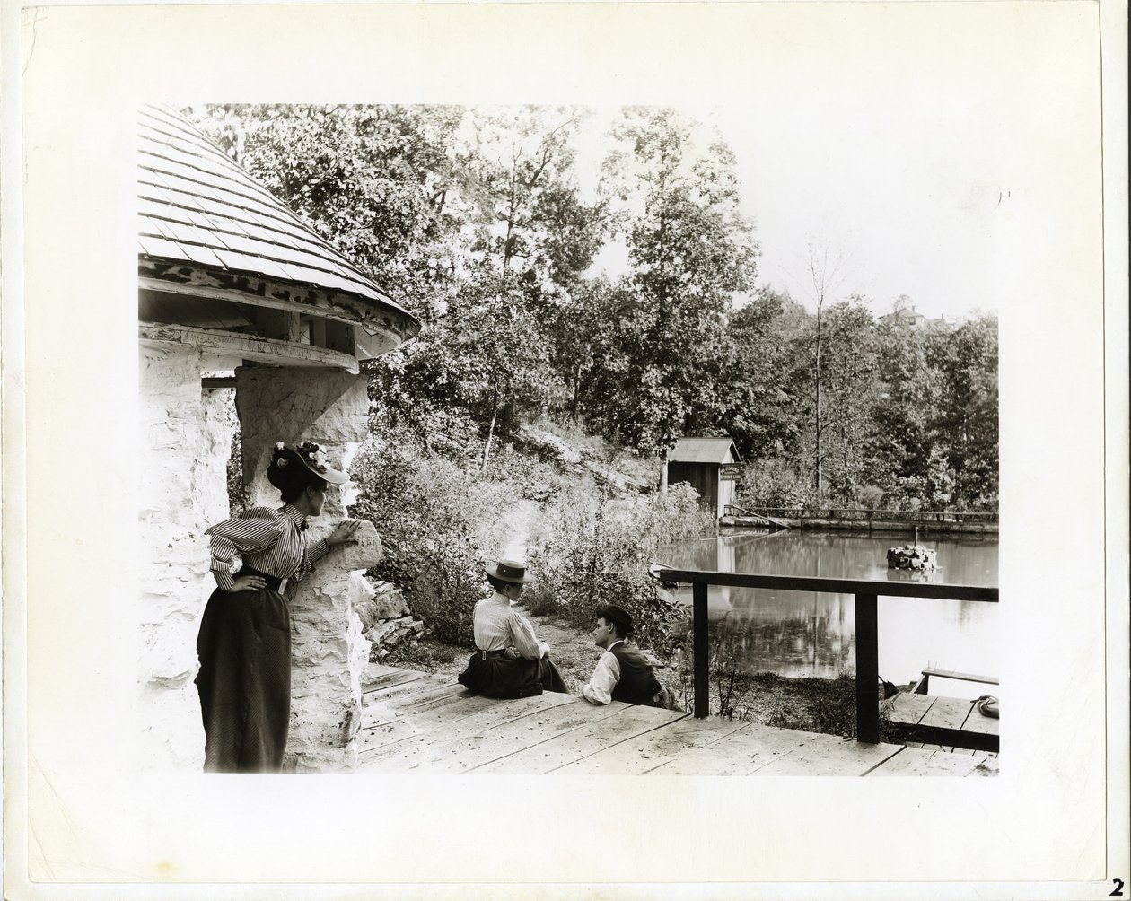 Gruppe im Spring Lake Park, östlich von Fenton, Missouri von Unknown
