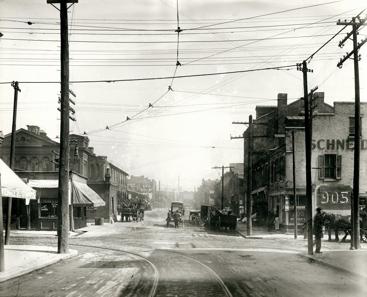 Kreuzung von Biddle und Thirteenth Streets, Blick nach Norden von Unknown