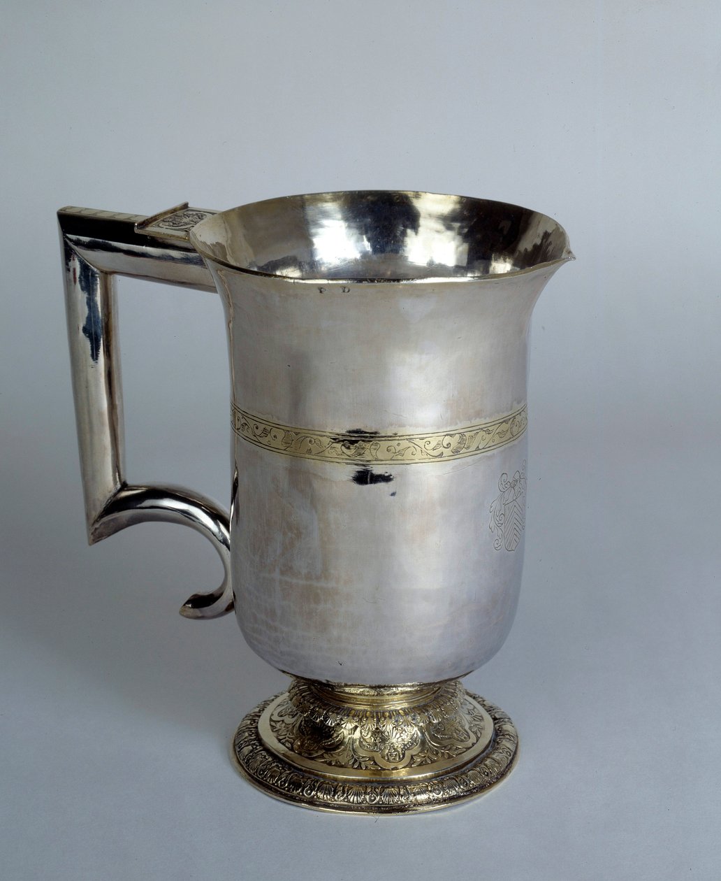 Aiguiere mit geradem Griff aus Silber und Gold. 17. Jahrhundert Paris, dekorative Künste von Unknown artist