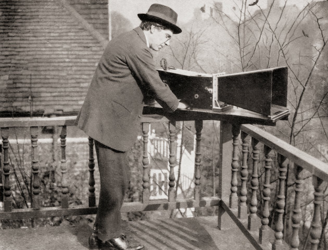 Archibald Montgomery Low mit dem Audiometer, aus Master Minds of Modern Science, veröffentlicht 1930 von Unknown
