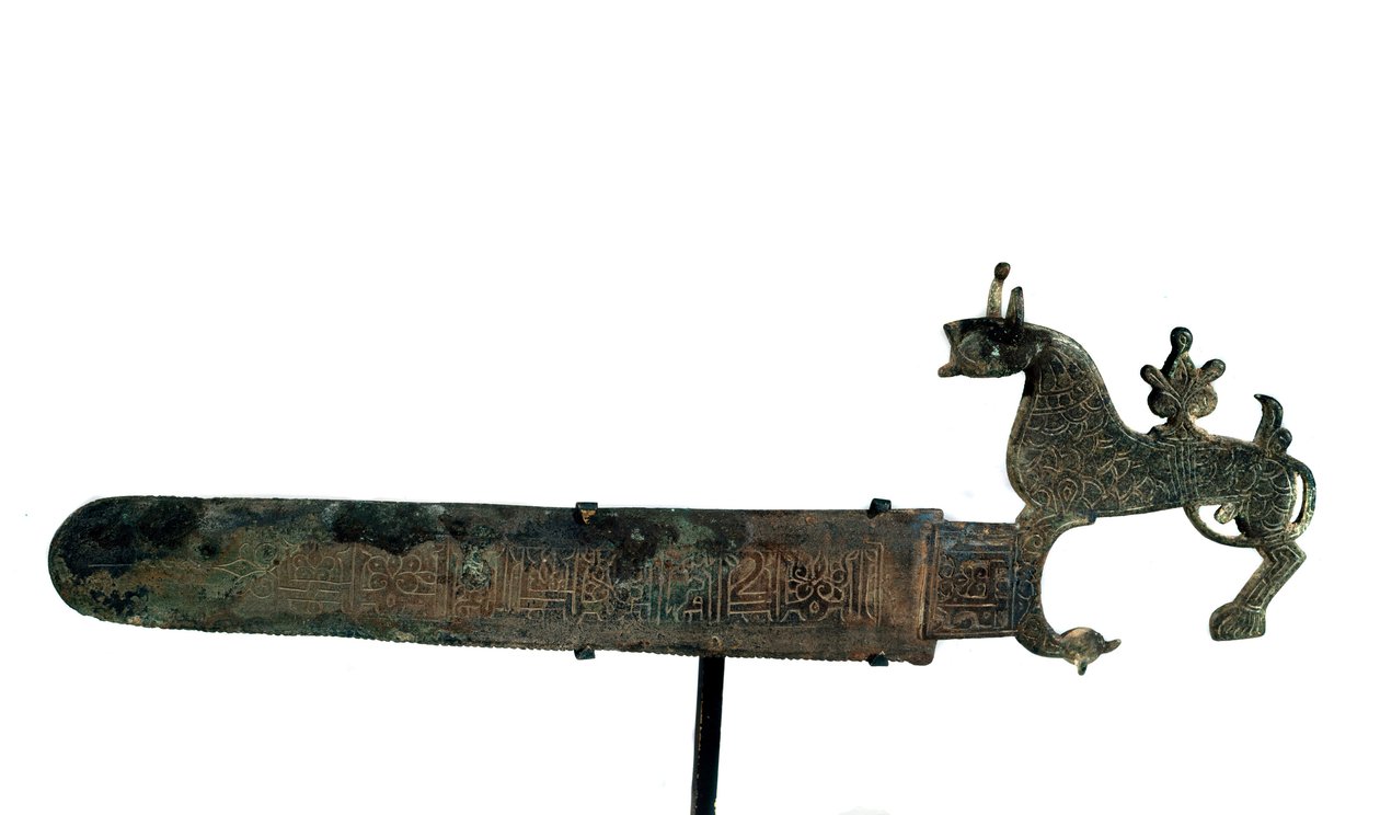 Bronzesäge mit dekorierter Klinge. Tierförmiger Griff von Unknown artist
