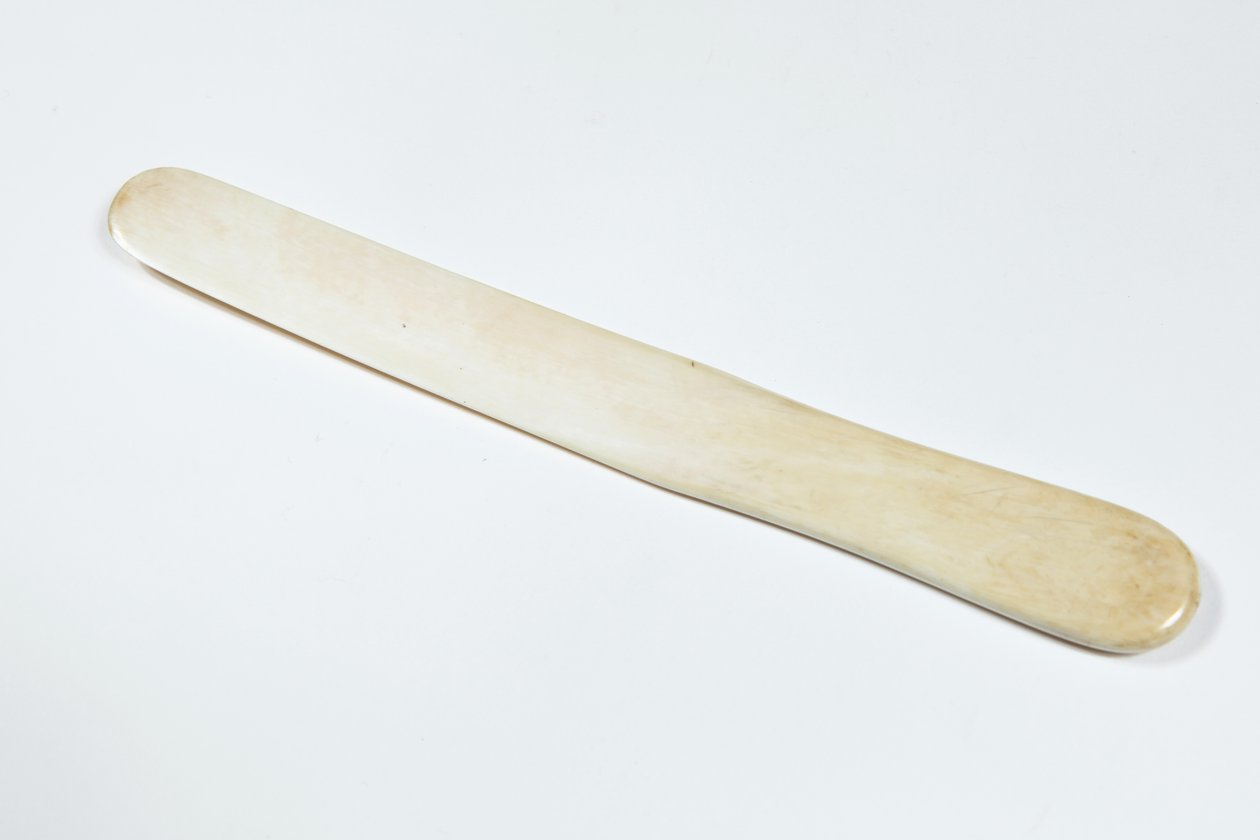 Elfenbein-Papiermesser im Besitz von Charles Dickens, ca. 1850 von Unknown artist