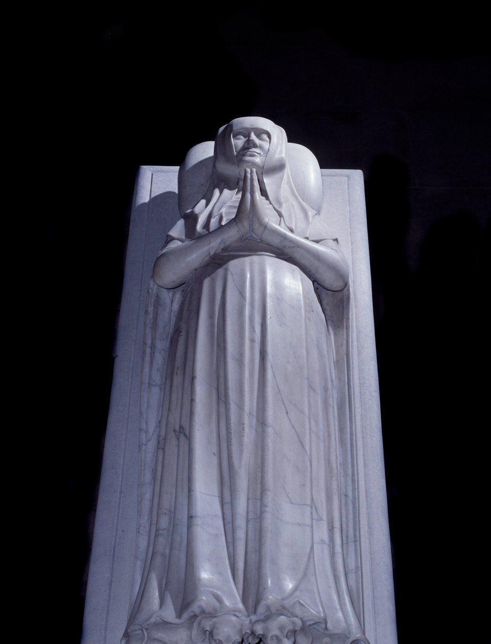 Liegende der Nonne Blanche de France. Skulptur des Grabes aus dem Jahr 1393 von Unknown artist