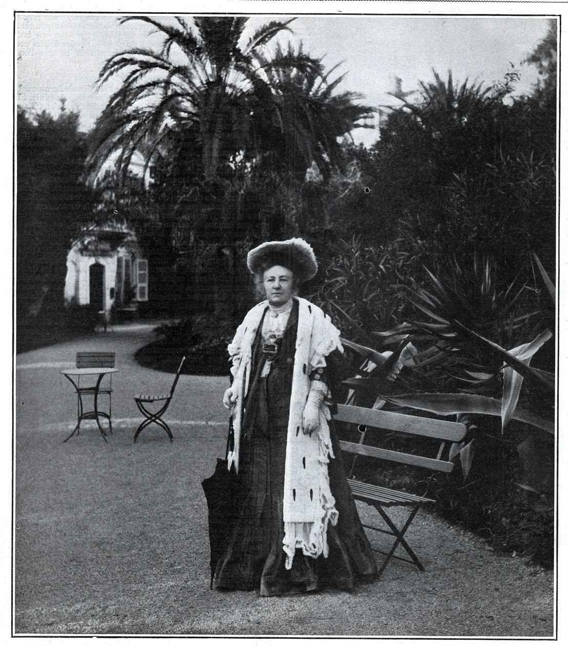 Porträt von Madame Juliette Adam (geb. Lambert) (1836-1936), französische Schriftstellerin, Polemikerin und Feministin in Nizza 1905 von Unknown artist