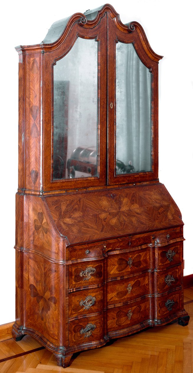Möbel: Trumeau aus Rosenholz. Ca. 1735. Maße 257x130x61 cm. Private Sammlung von Unknown artist