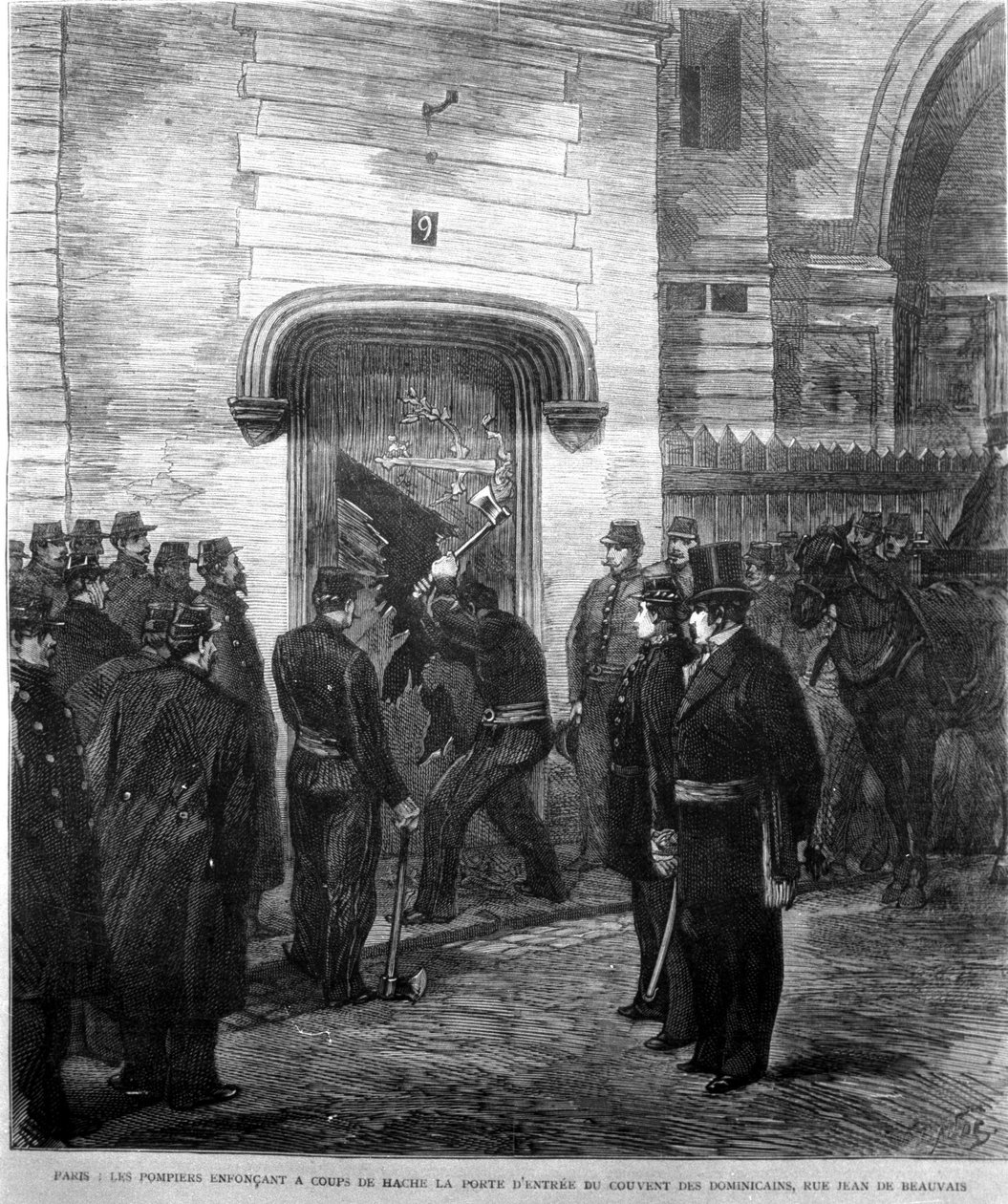 Die Feuerwehrleute schlugen 1880 die Eingangstür des Dominikanerklosters in der Rue Jean de Beauvais in Paris ein. Gravur aus dem 19. Jahrhundert. von Unknown artist