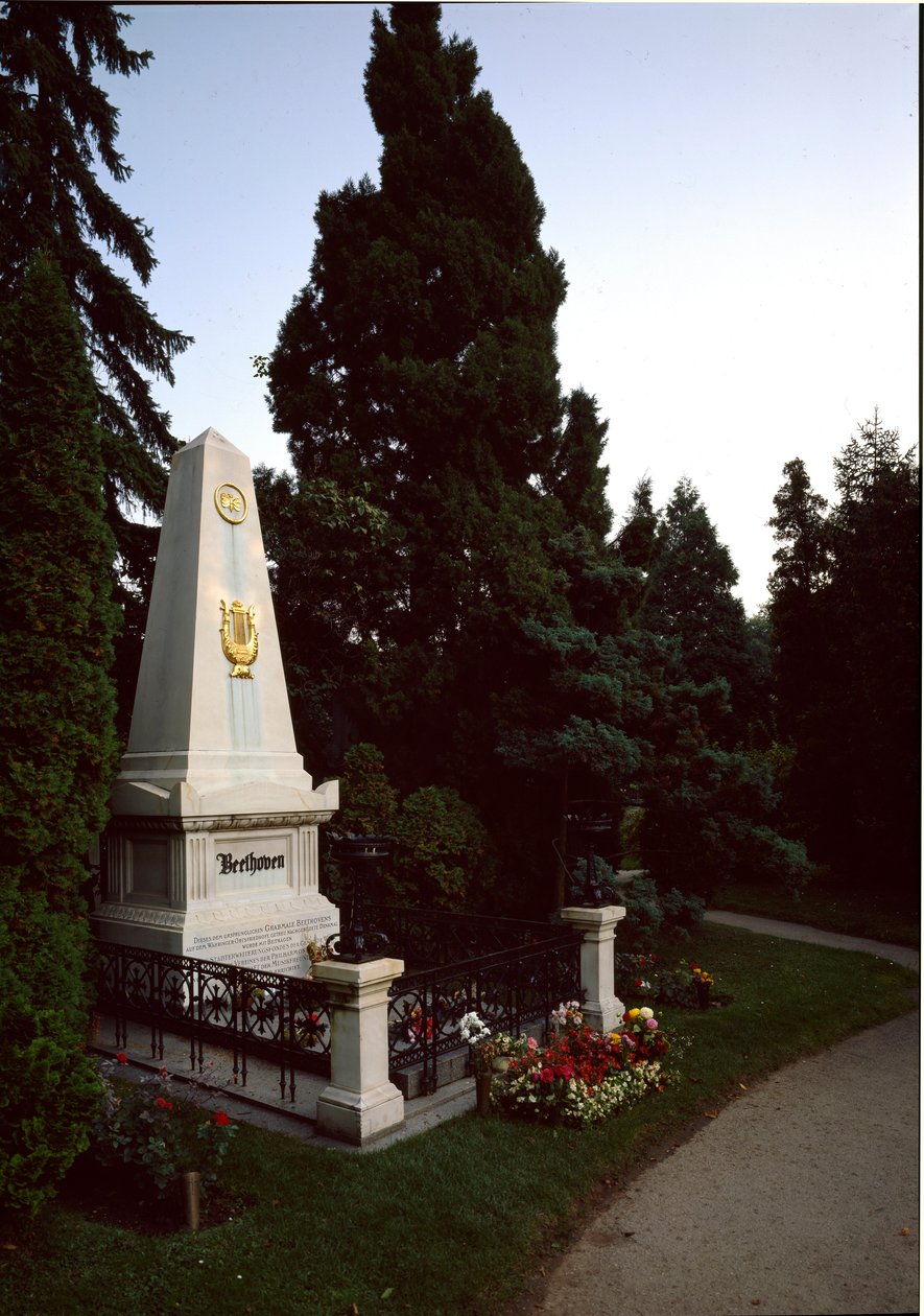 Ansicht des Grabes des deutschen Komponisten Ludwig van Beethoven (1770-1827) auf dem Zentralfriedhof von Wien, Österreich von Unknown artist