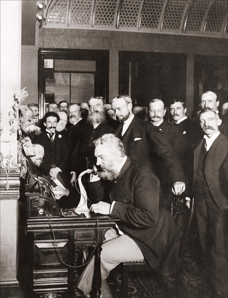 Alexander Graham Bell (1847-1922) bei der Einweihung der Fernleitung von New York nach Chicago, 18. Oktober von Unknown photographer