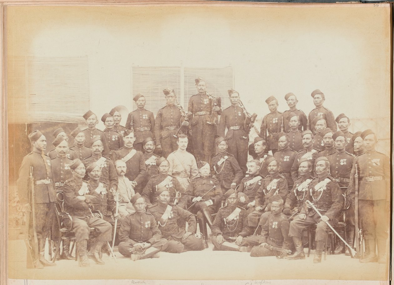 Gurkha-Unteroffiziere und Schützen des 4. Gurkha (Gewehr) Regiments von Unknown photographer
