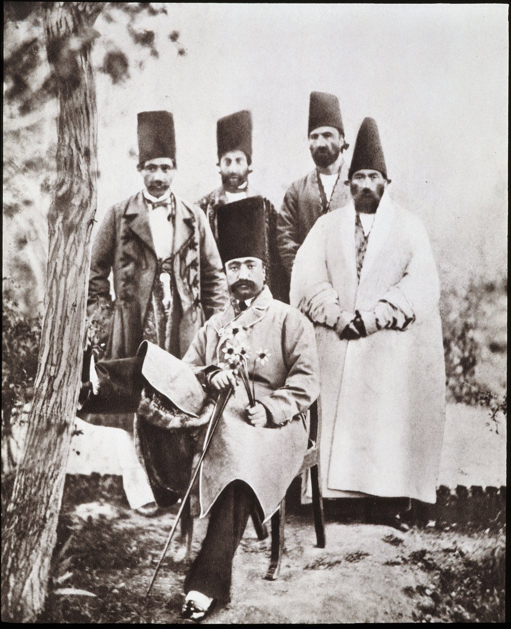 Der Schah von Persien Nasser-ed-Din und seine Kammerherren von Unknown photographer
