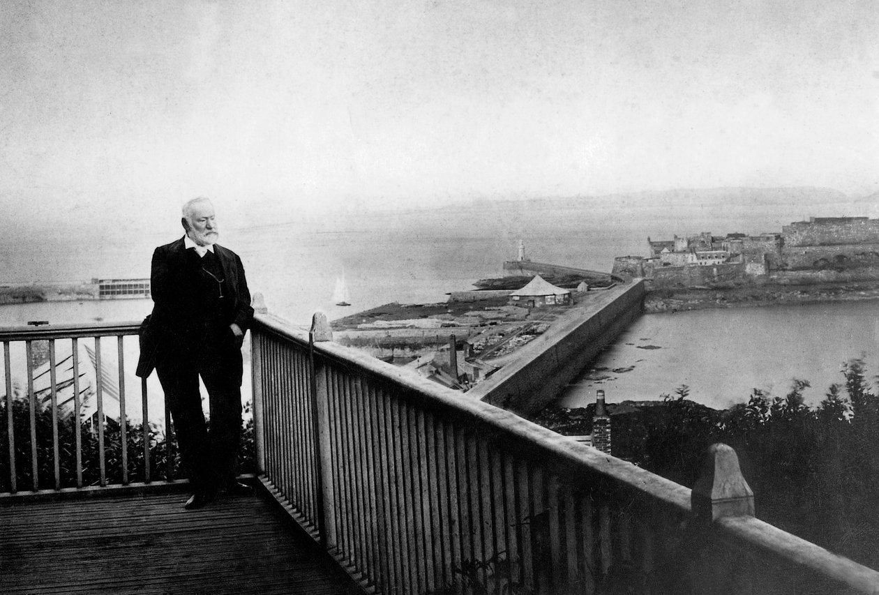 Victor Hugo (1802-1885) im Hauteville-Haus während des Exils in Guernsey (von 1851 bis 1870) im Jahr 1868 von Unknown photographer