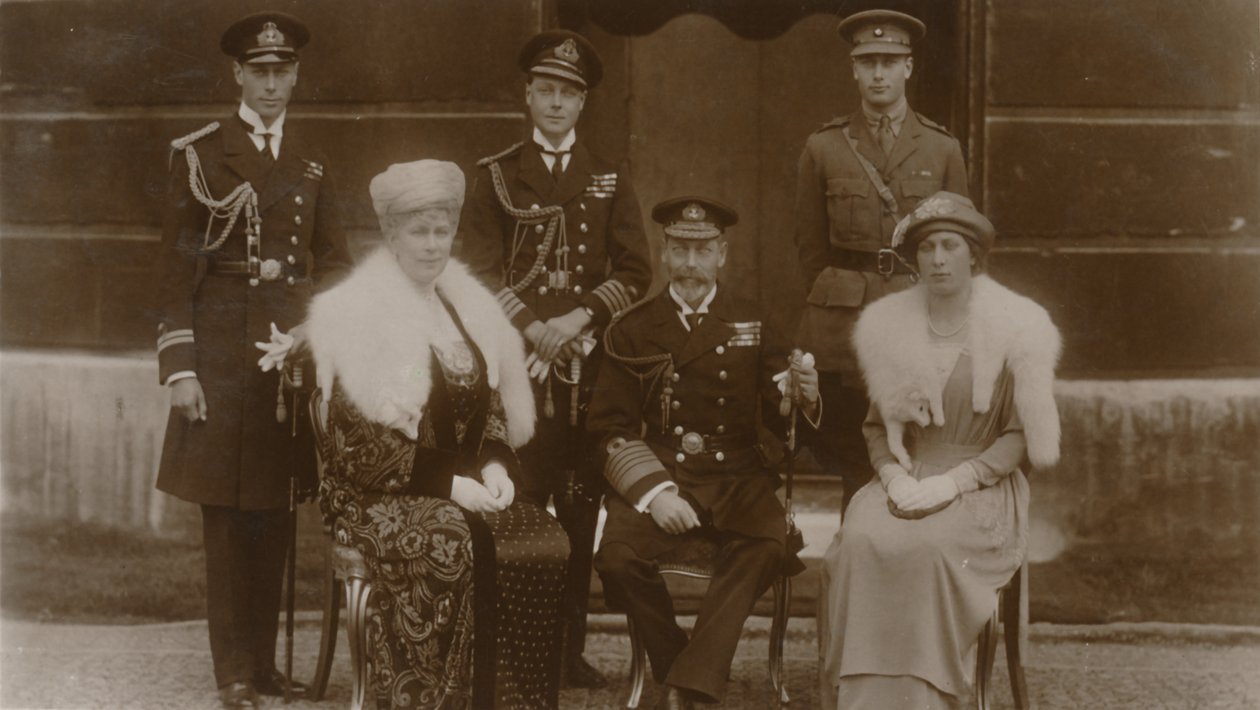 H.R.H. Der Herzog von York, H.R.H. Der Prinz von Wales, H.R.H. Prinz Henry, H.M. Die Königin, H.M. Der König von Vandyk