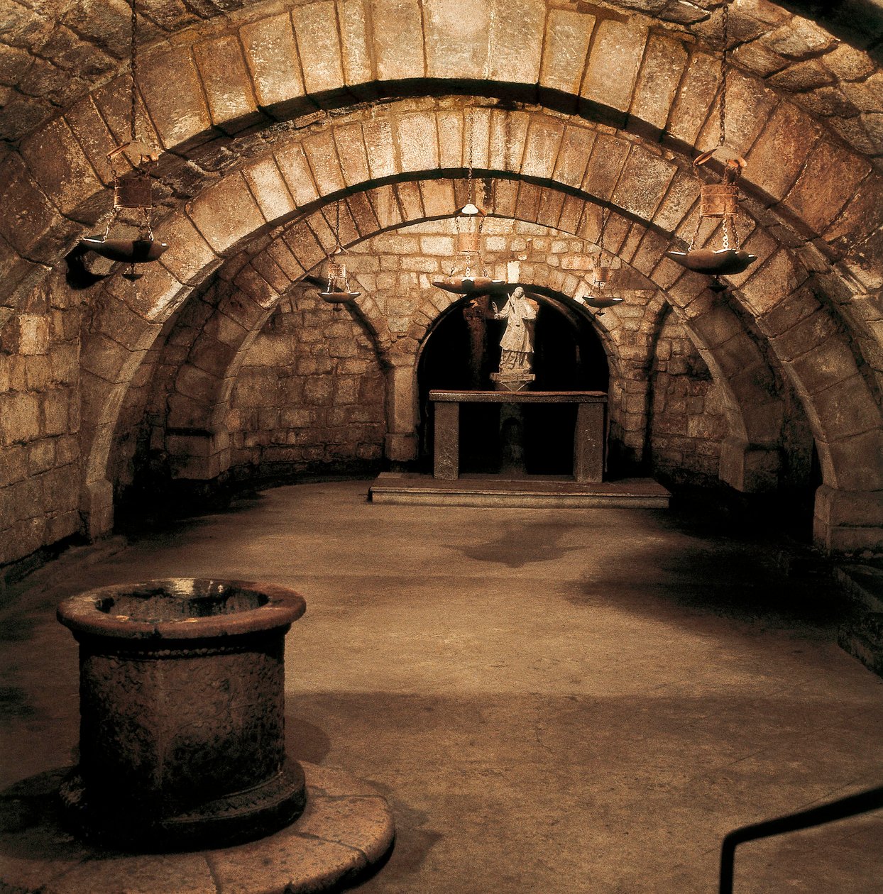 Krypta des Heiligen Antolin, Kathedrale von Palencia, Spanien, 7. Jahrhundert (Foto) von Visigothic