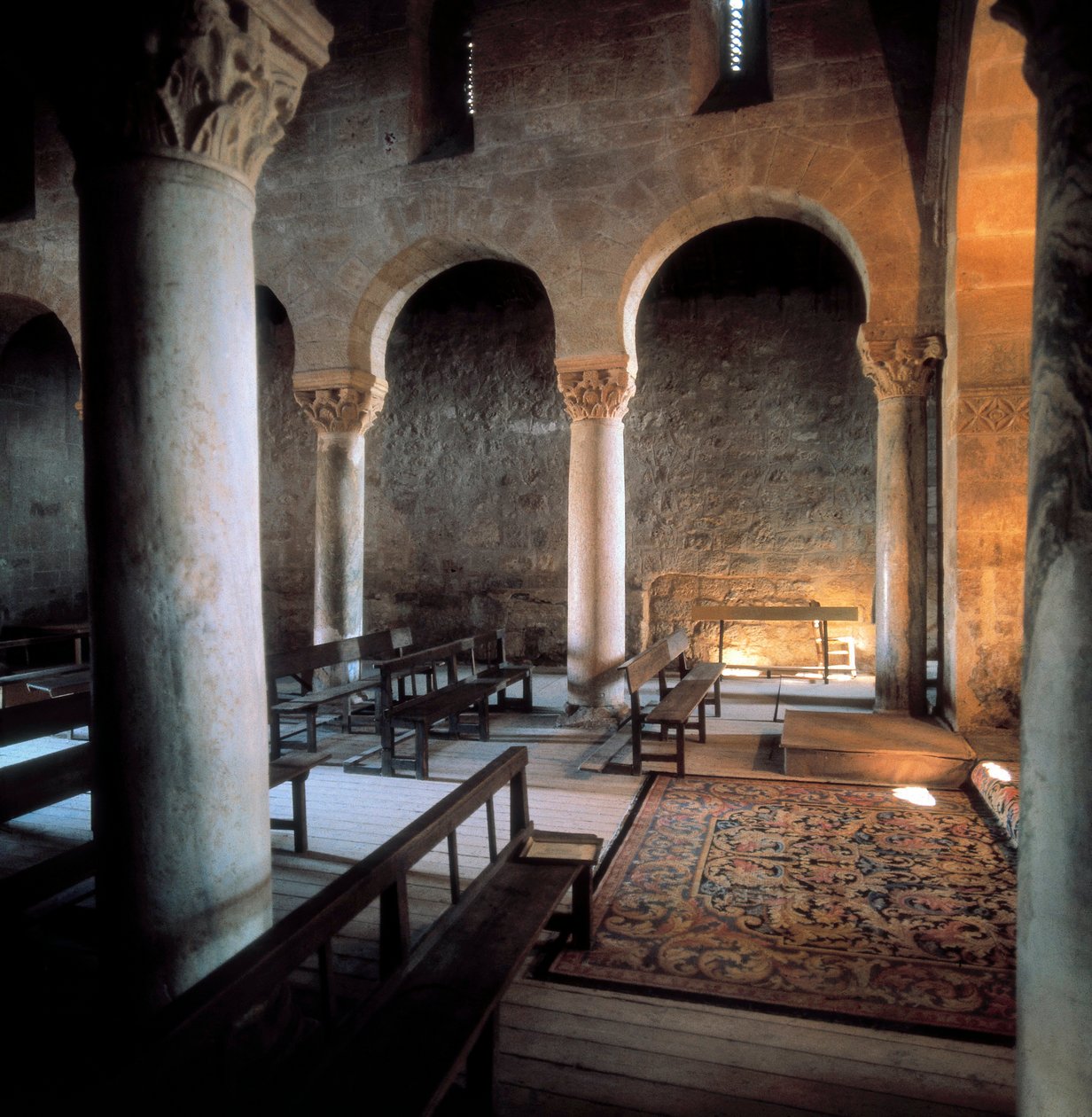 Innenraum der Basilika von San Juan de Banos, Banos de Cerrato, Spanien, 7. Jahrhundert von Visigothic