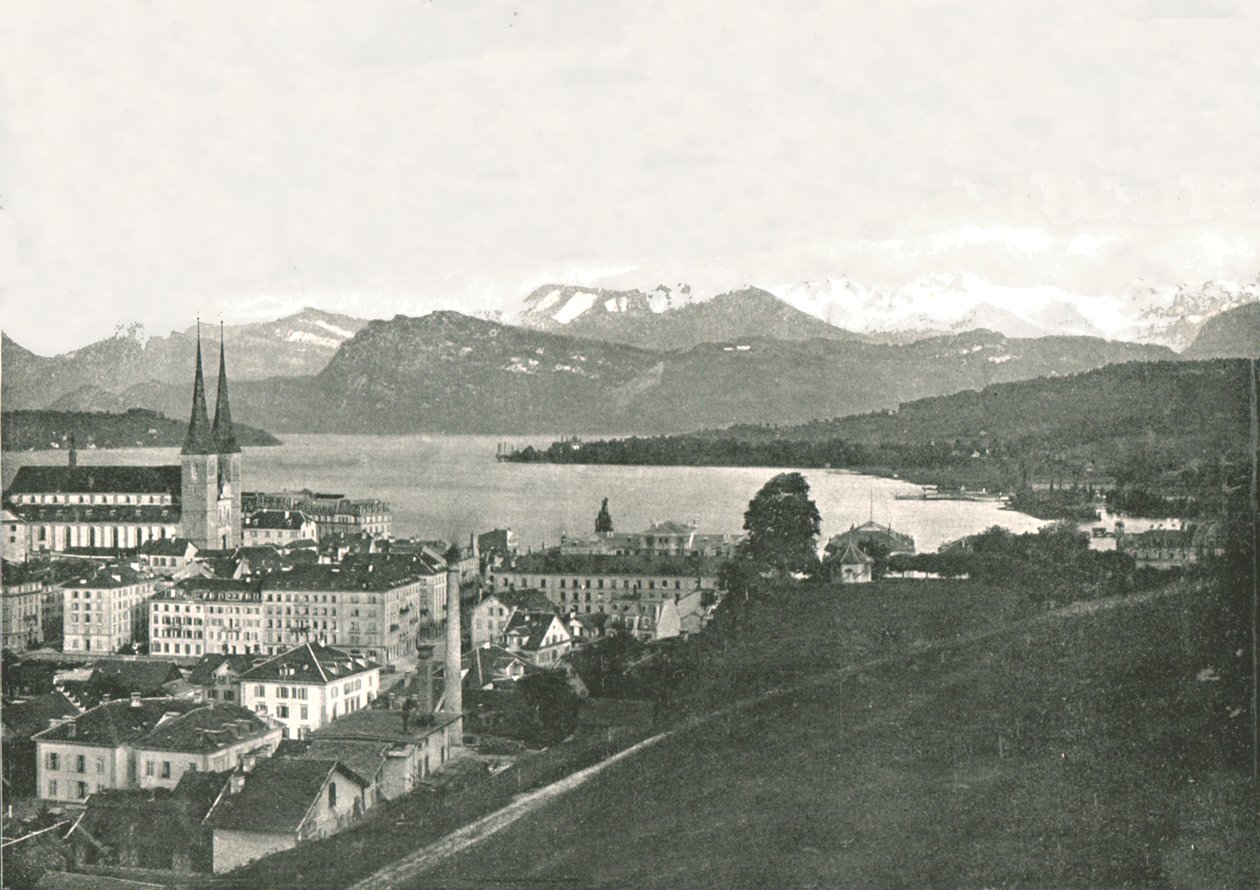 Blick auf Luzern und seine Berge, Schweiz, 1895 von W and S Ltd