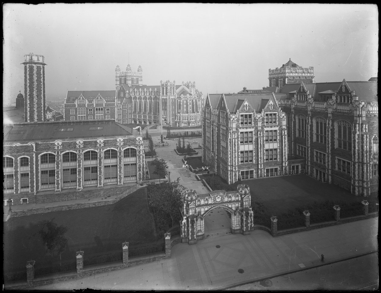 Blick aus der Vogelperspektive auf den Campus des City College of New York, New York City, 16. Juli 1914 von William Davis Hassler