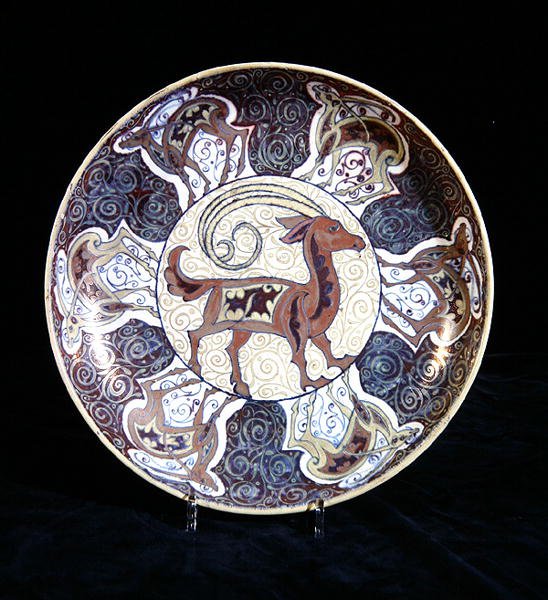 Lustre Charger von William de Morgan
