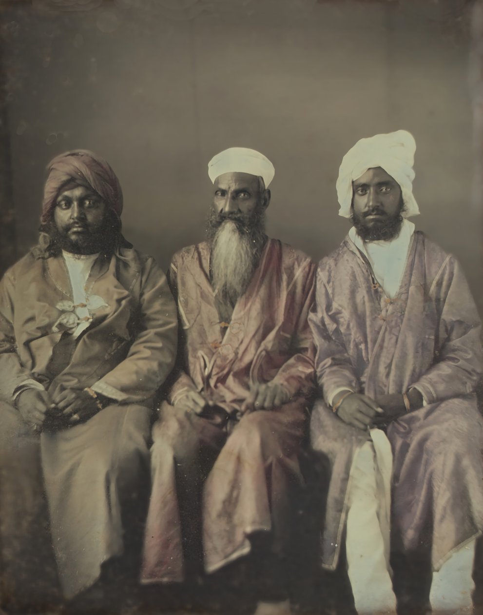 Unbetiteltes Porträt von drei sitzenden Männern mit Turbanen, 1853 von William Johnson