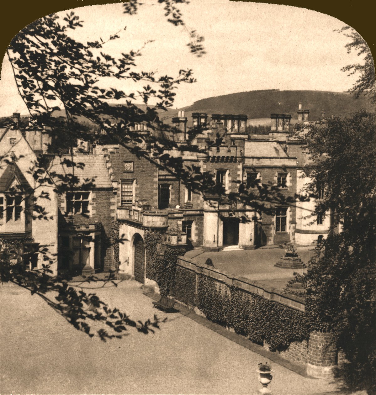 Abbotsford, Heim von Sir Walter Scott, Schottland, 1896 von Works and Sun Sculpture Studios