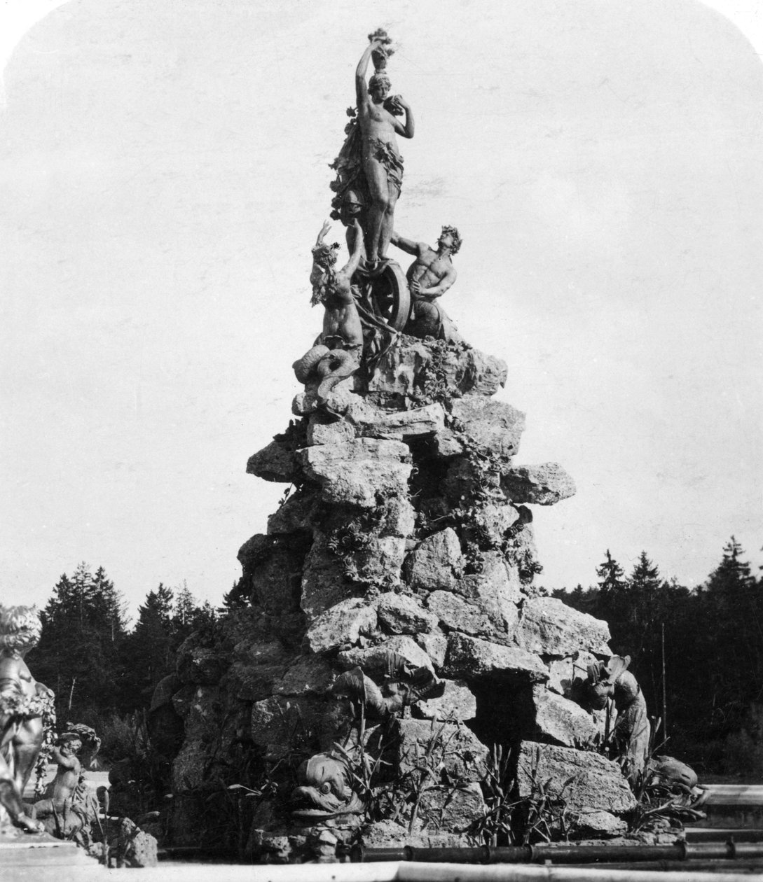 Der Brunnen im Herrenchiemsee-Palast, Bayern, Deutschland von Wurthle and Sons